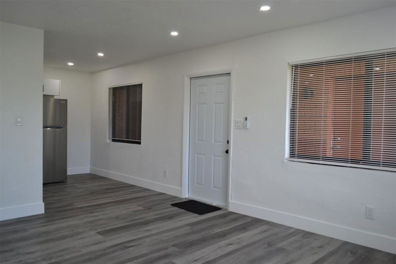 940 Nw 8th Ave - Photo 2 of 8