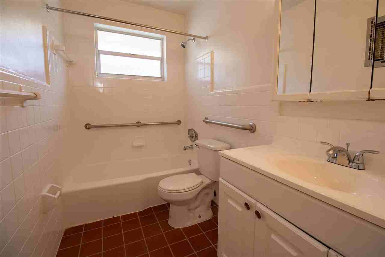 400 Charley Ave #4 - Photo 6 of 8