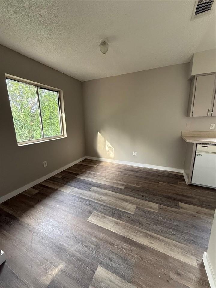 46 N Fairfax Ave #44 - Photo 5 of 16