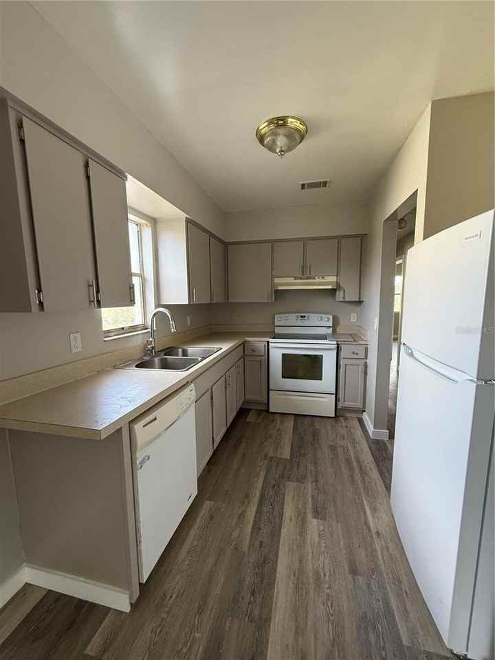 46 N Fairfax Ave #44 - Photo 6 of 16