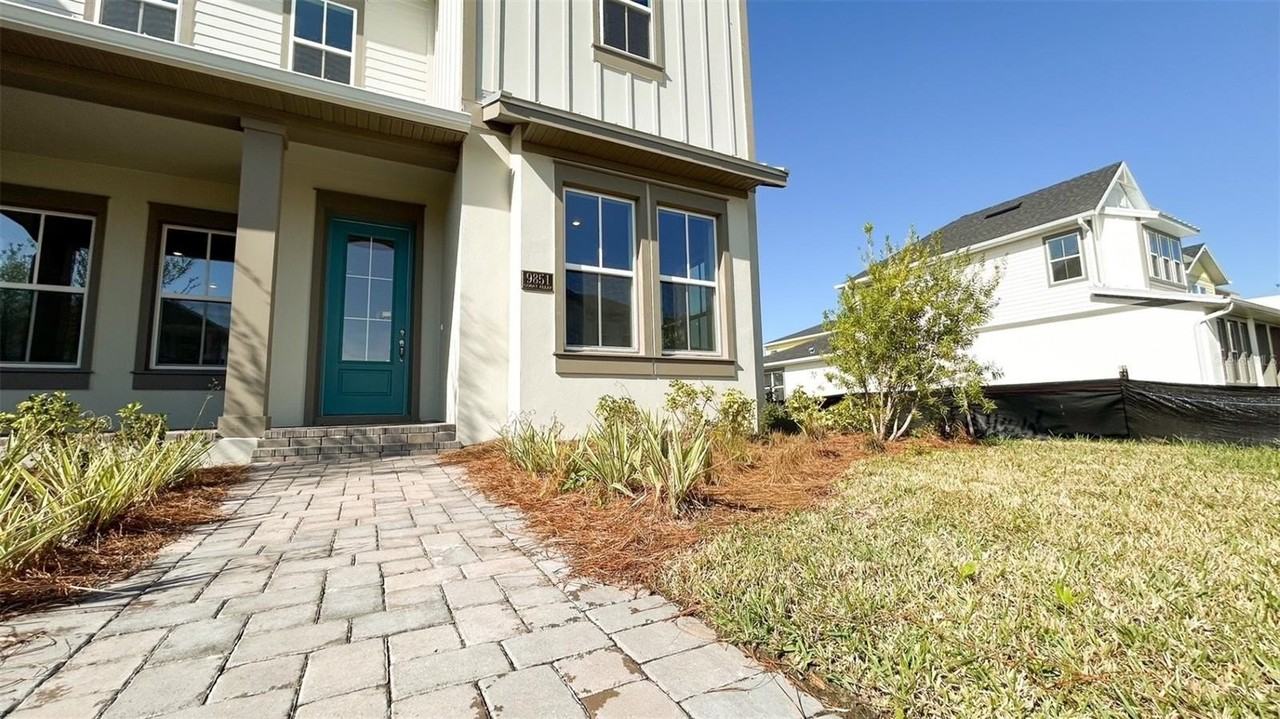 9851 Gobat Aly - Photo 3 of 50