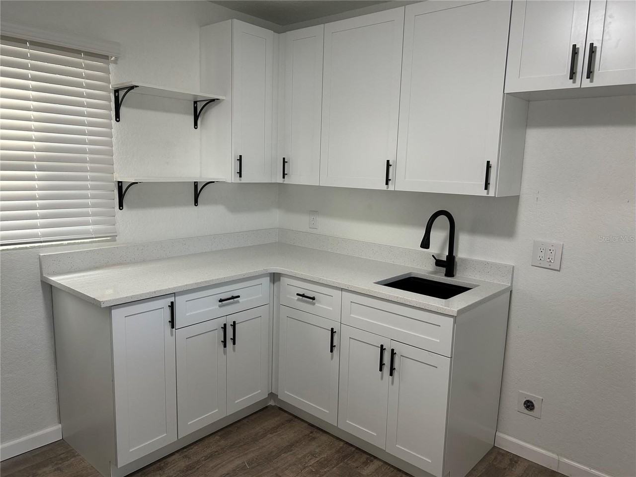 21828 Virginia Dr - Photo 3 of 12