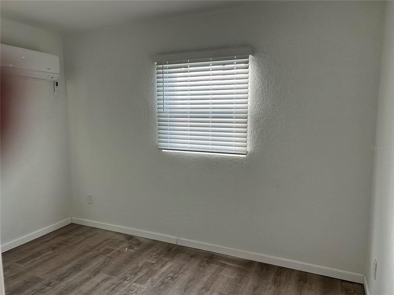 21828 Virginia Dr - Photo 5 of 12