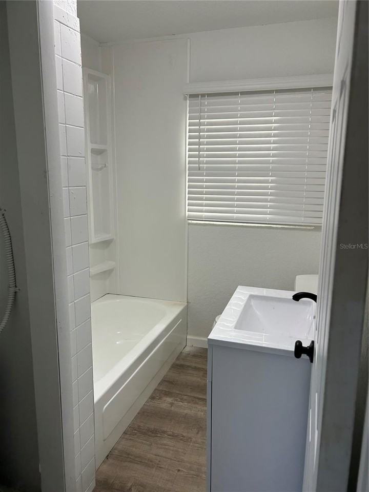 21828 Virginia Dr - Photo 6 of 12