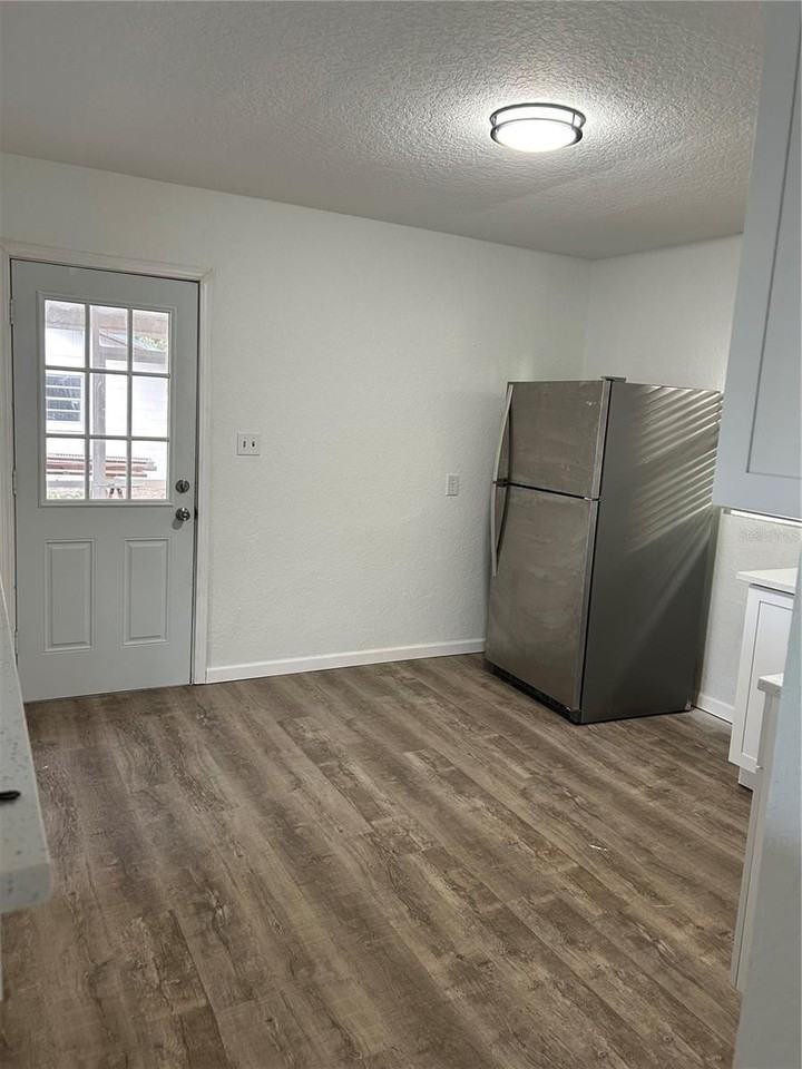 21828 Virginia Dr - Photo 7 of 12