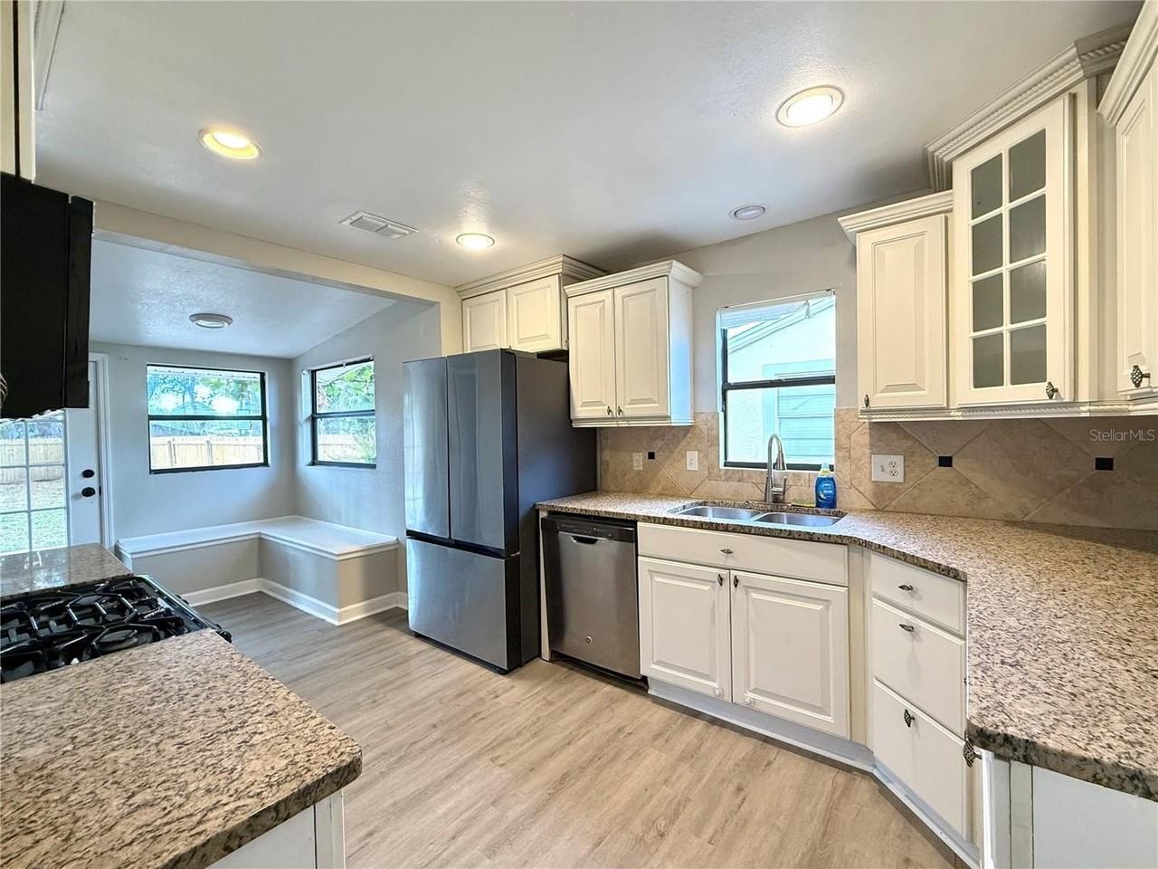 5530 Crissman Dr N - Photo 5 of 21