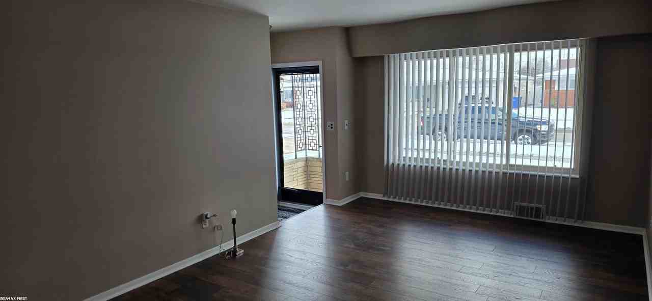 30609 Moulin Ave - Photo 4 of 20