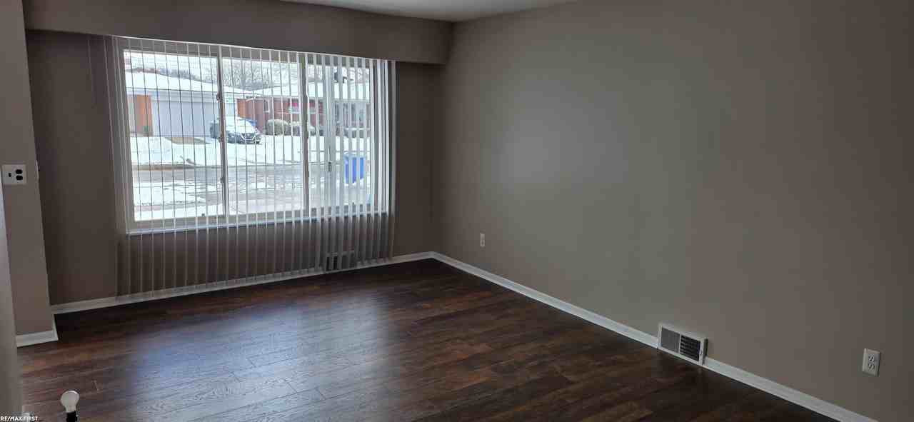 30609 Moulin Ave - Photo 5 of 20