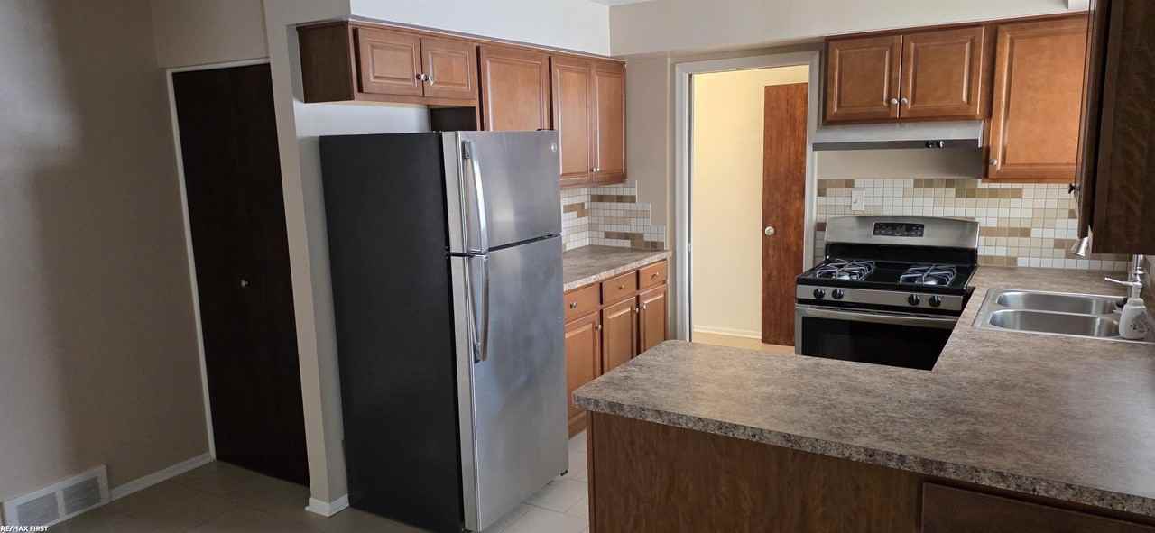 30609 Moulin Ave - Photo 7 of 20