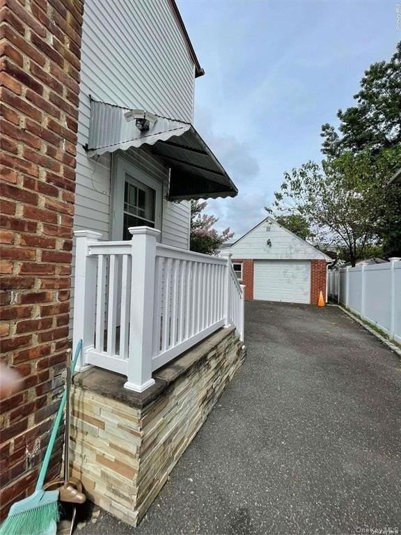 118 Manhattan Ave - Photo 2 of 10