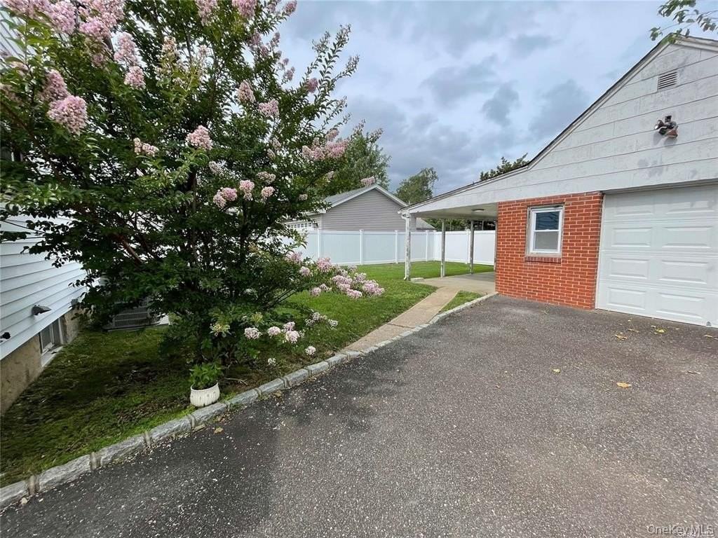 118 Manhattan Ave - Photo 3 of 10