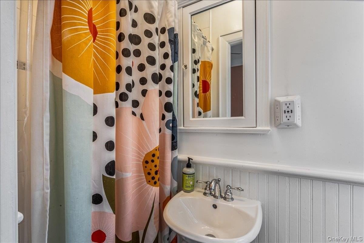 3830 Douglaston Pkwy Apt G2 #G2 - Photo 7 of 17