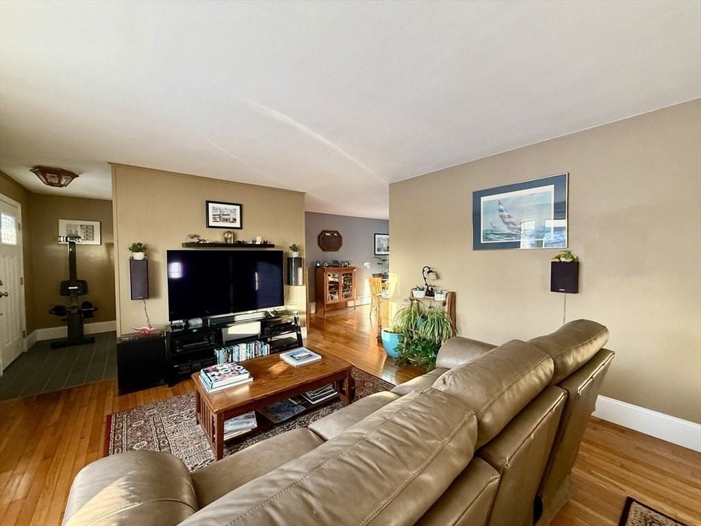 12 Holiday Dr - Photo 3 of 31