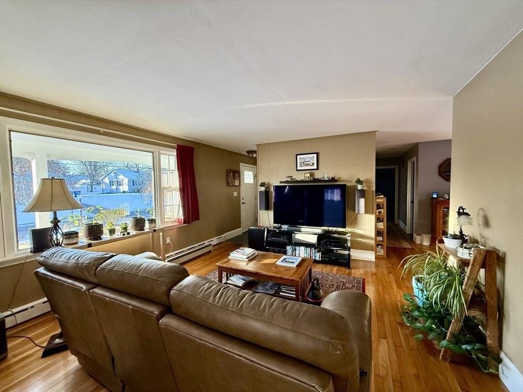 12 Holiday Dr - Photo 4 of 31