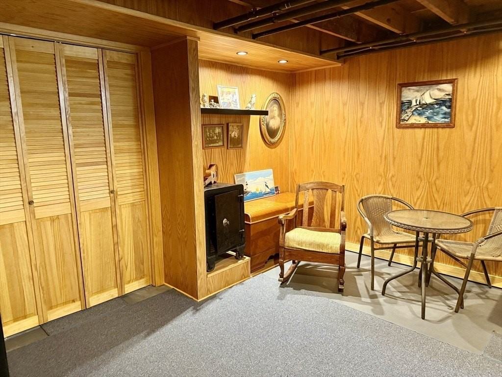 12 Holiday Dr - Photo 7 of 31