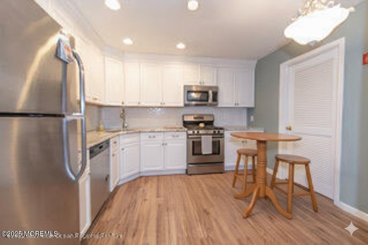 174 Tulip Ln - Photo 7 of 26