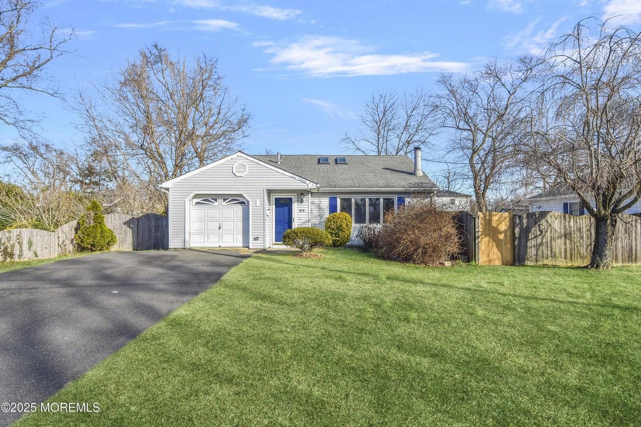 32 Dakota Ave - Photo 2 of 36