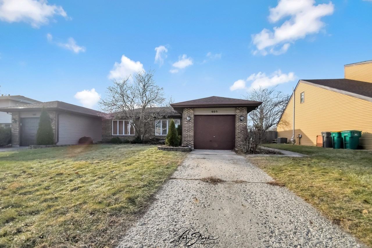 605 S Raven Rd - Photo 2 of 22