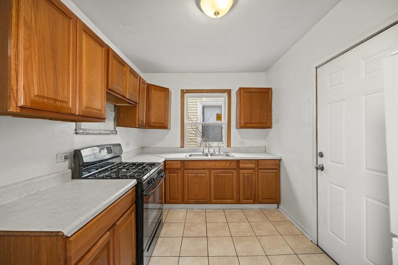 5257 W Lexington St - Photo 5 of 9