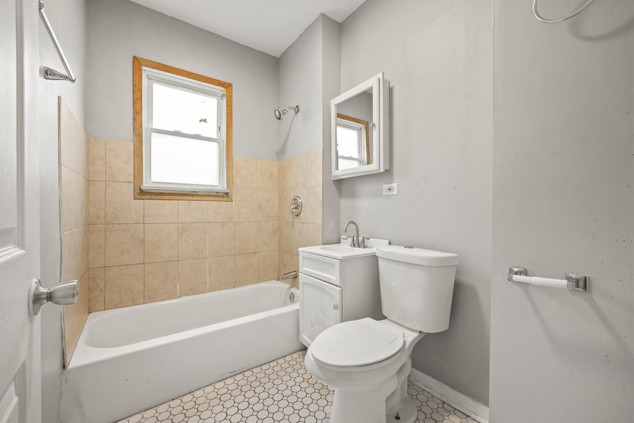 5257 W Lexington St - Photo 7 of 9