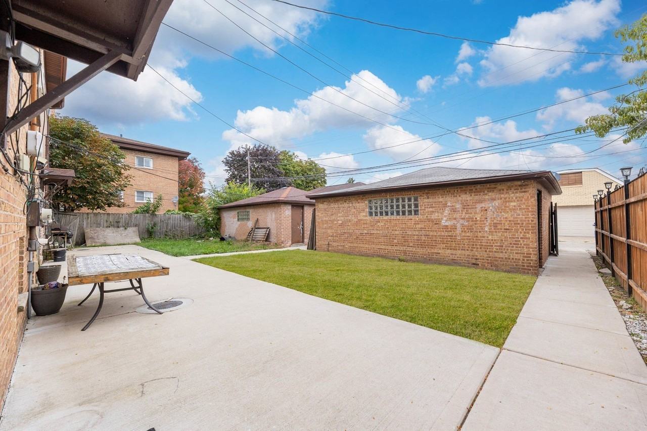 4644 W 47th St Apt 1 #1 - Photo 3 of 3