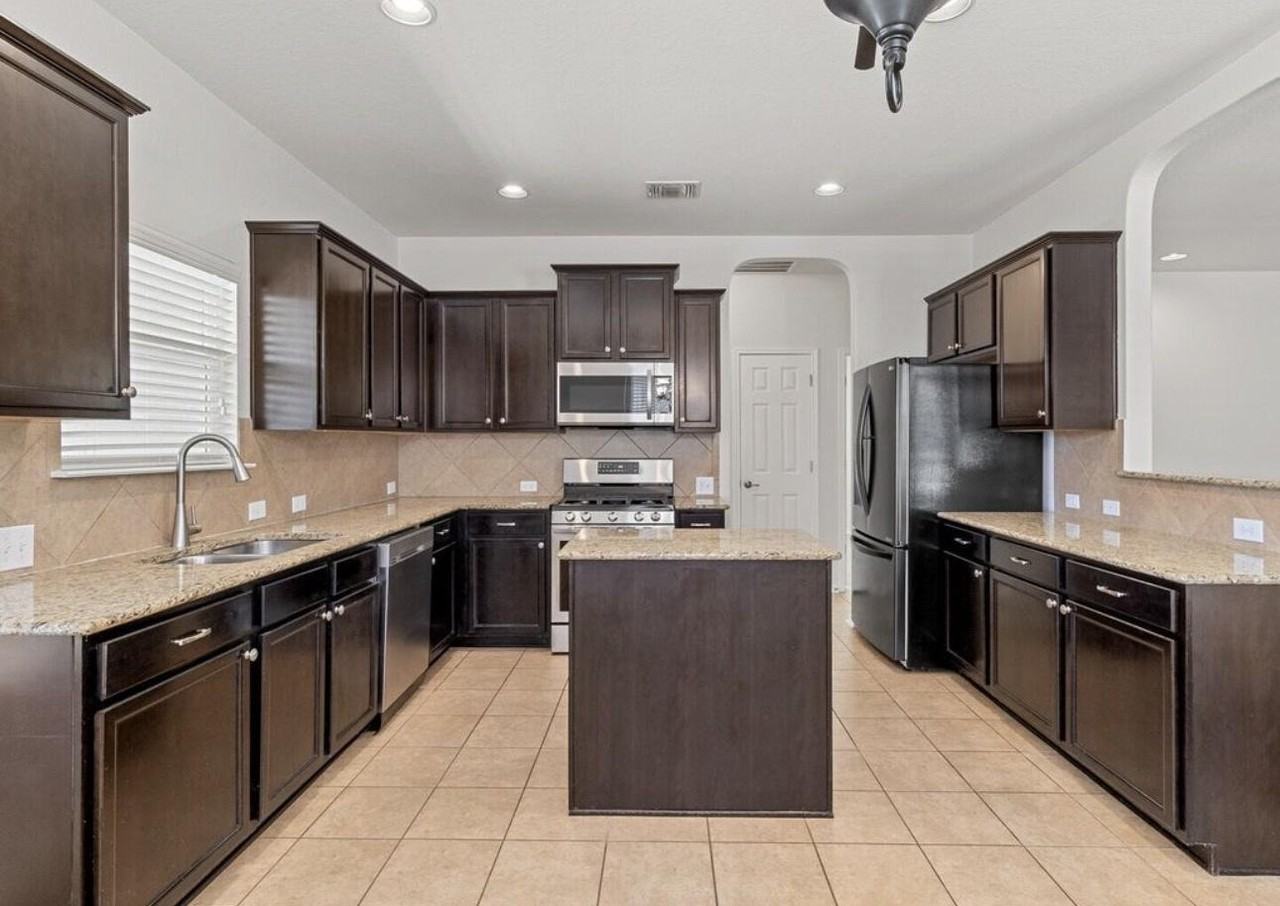 Cedar Mdws - Photo 5 of 16