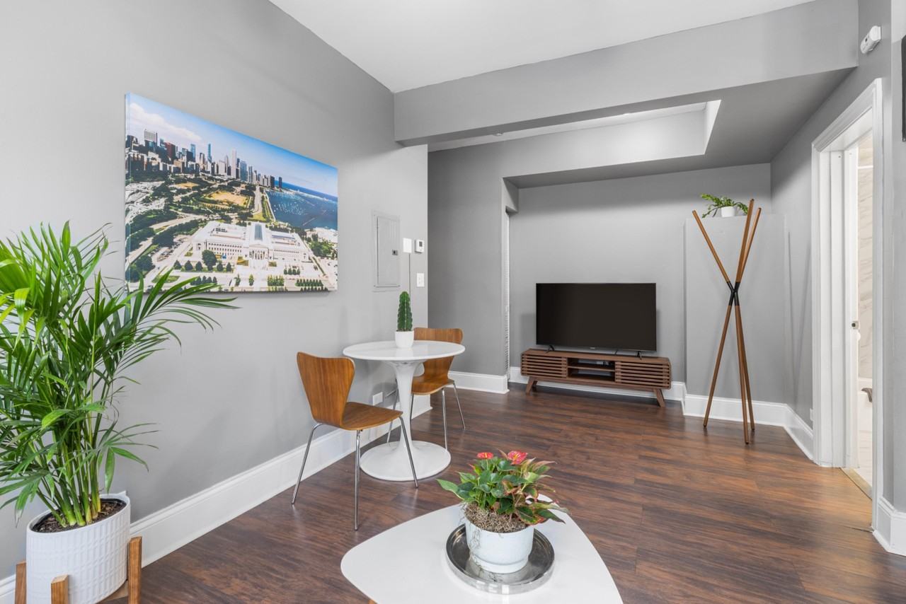 N Avers Ave - Photo 6 of 9