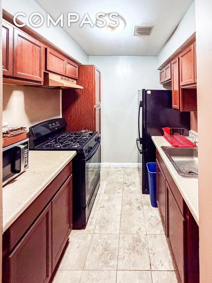 673 Marcy Ave #1 - Photo 3 of 7