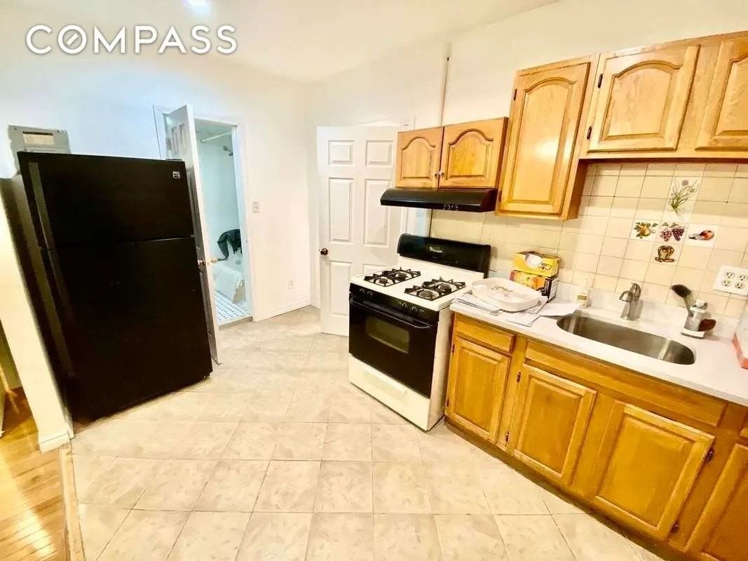 168 17th St #2 - Photo 3 of 9