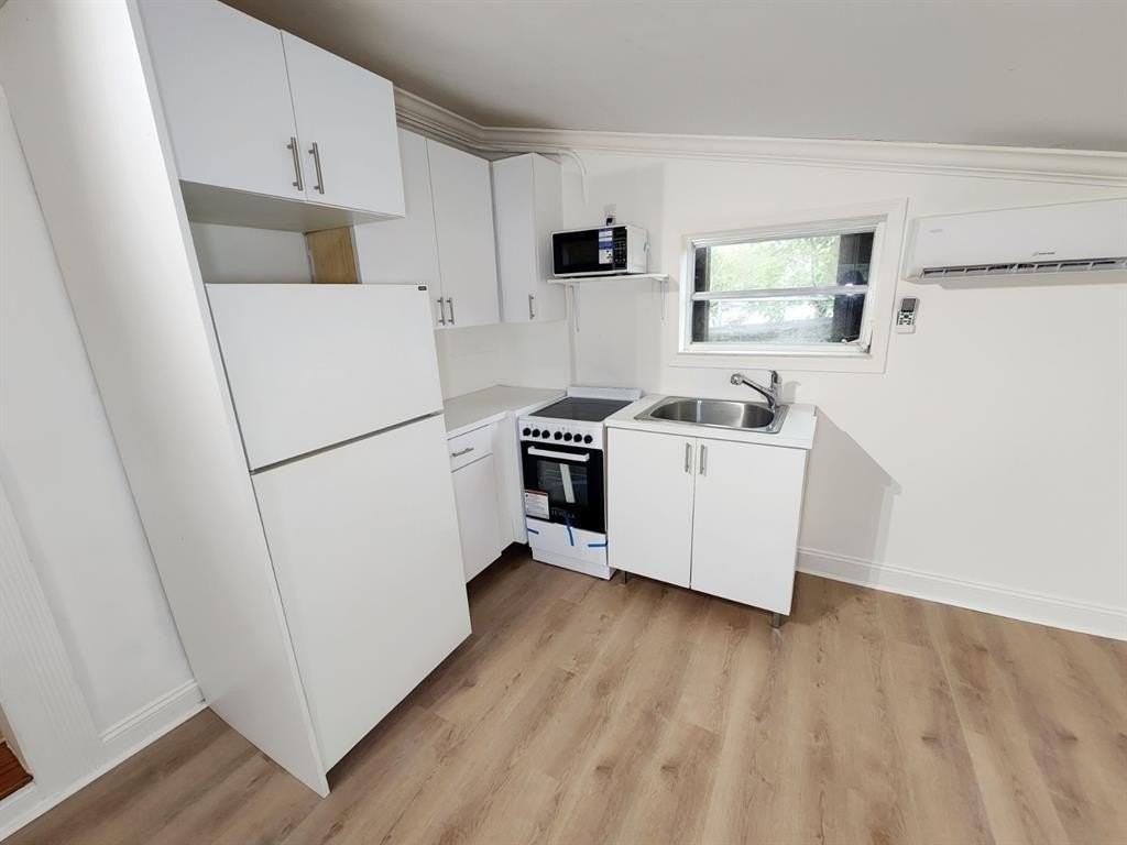 701 Sw 68th Ter - Photo 2 of 5