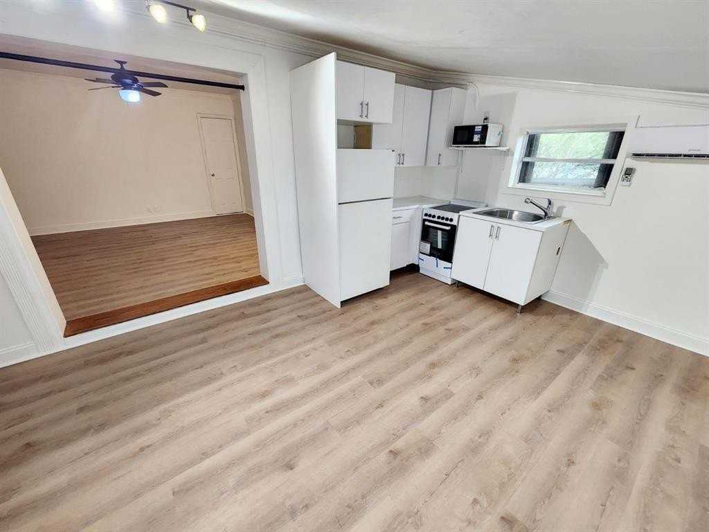 701 Sw 68th Ter - Photo 3 of 5