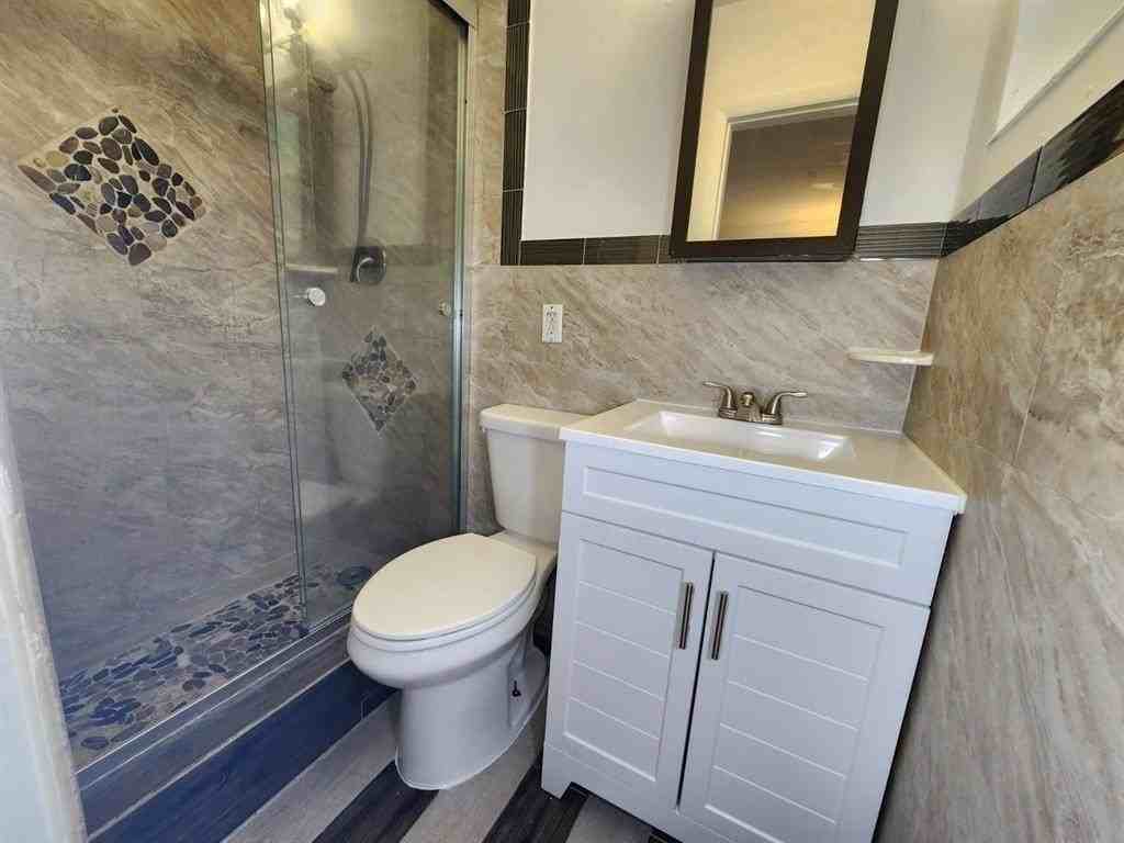 701 Sw 68th Ter - Photo 5 of 5