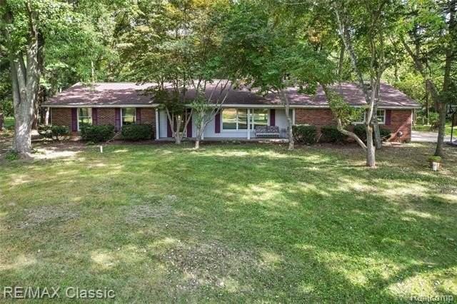 25100 Milford Rd - Photo 2 of 46