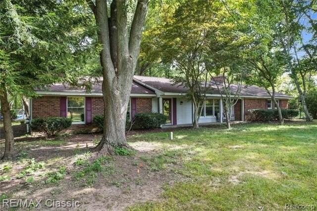 25100 Milford Rd - Photo 4 of 46