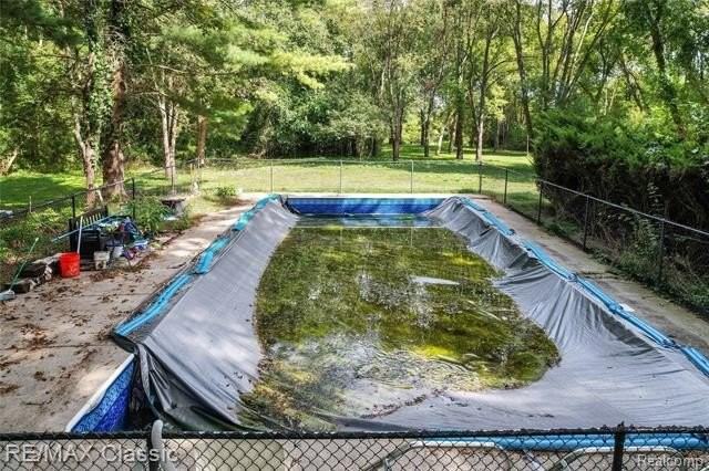 25100 Milford Rd - Photo 6 of 46