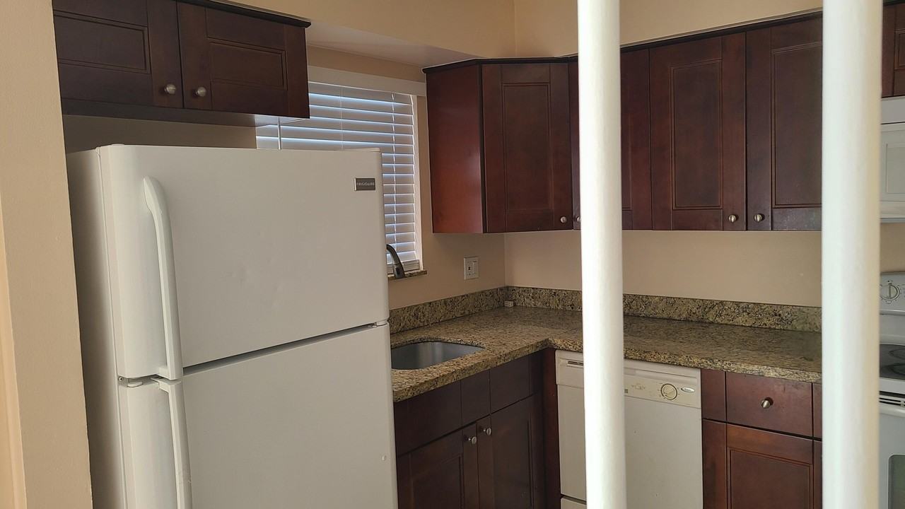 1803 Wharf Ln - Photo 7 of 21