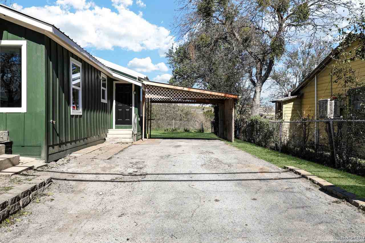 407 Big Foot - Photo 2 of 9