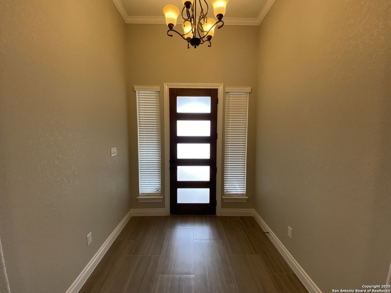 4803 Viewcrest Rd - Photo 2 of 39