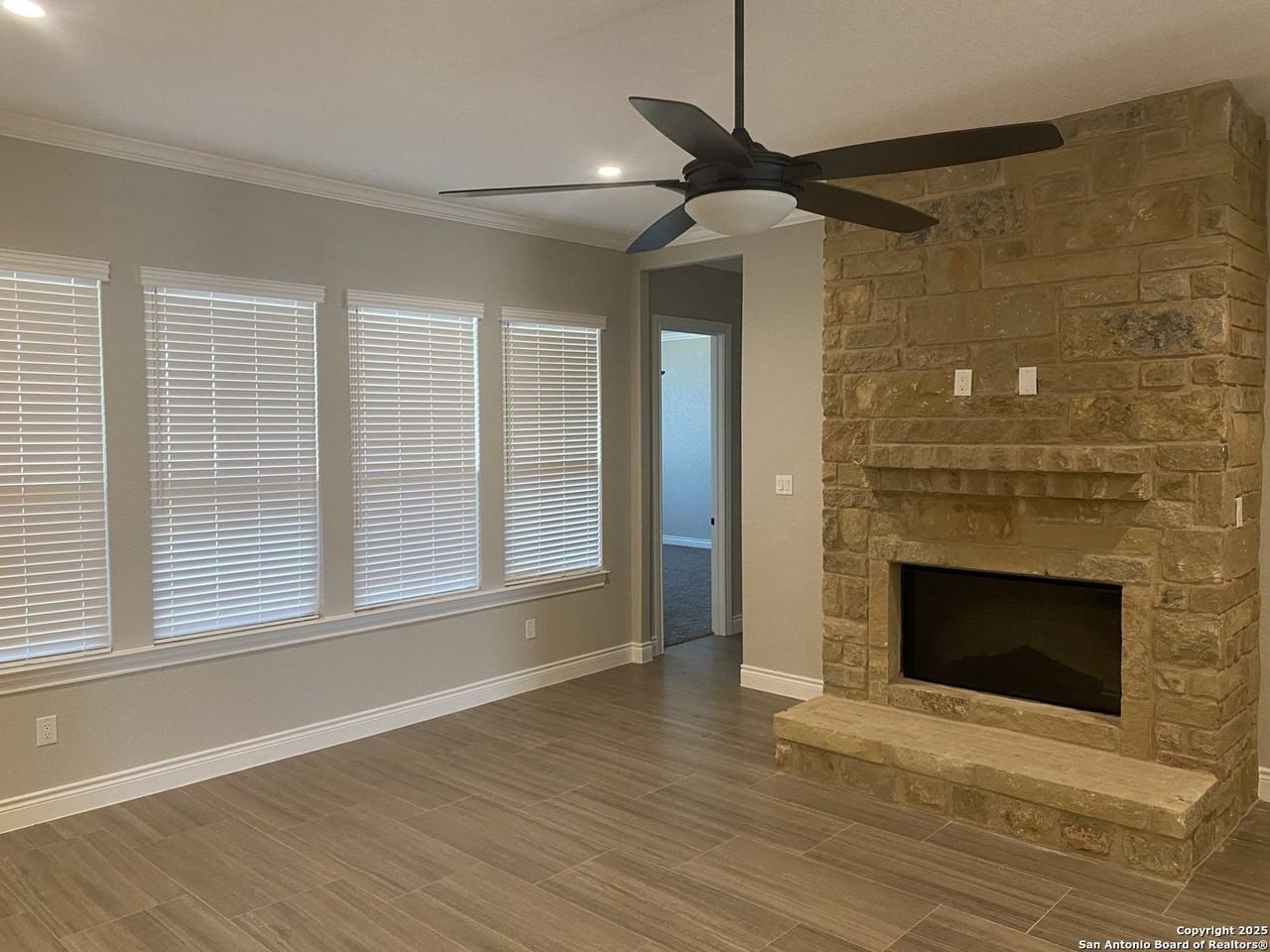 4803 Viewcrest Rd - Photo 4 of 39