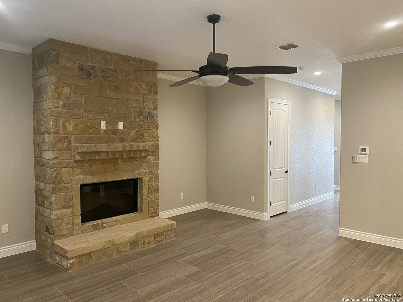 4803 Viewcrest Rd - Photo 5 of 39