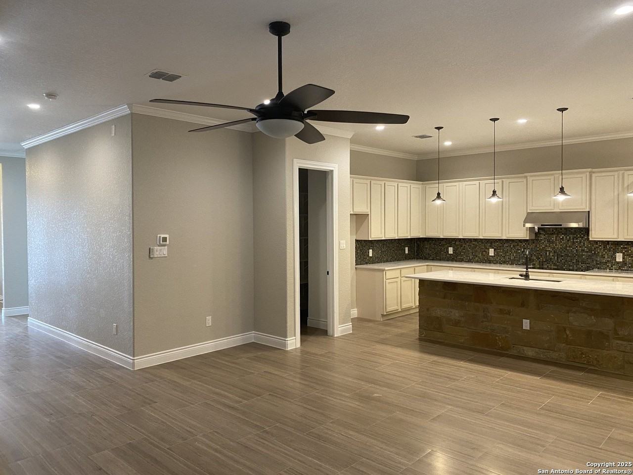 4803 Viewcrest Rd - Photo 6 of 39