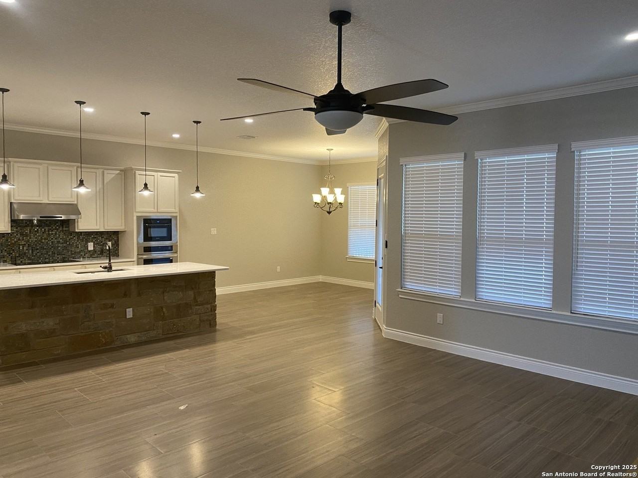 4803 Viewcrest Rd - Photo 7 of 39