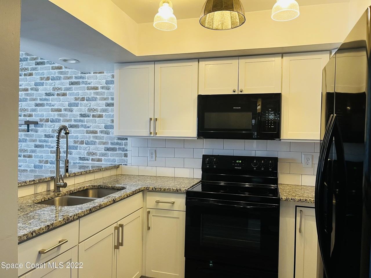 3005 Sir Hamilton Cir Unit 14 #14 - Photo 2 of 12