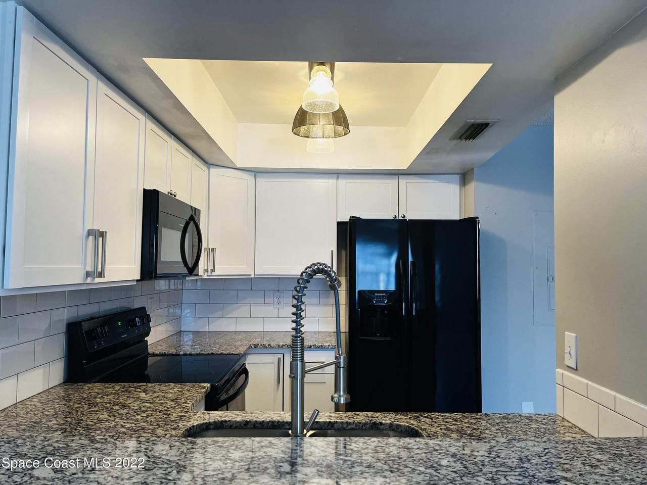 3005 Sir Hamilton Cir Unit 14 #14 - Photo 3 of 12