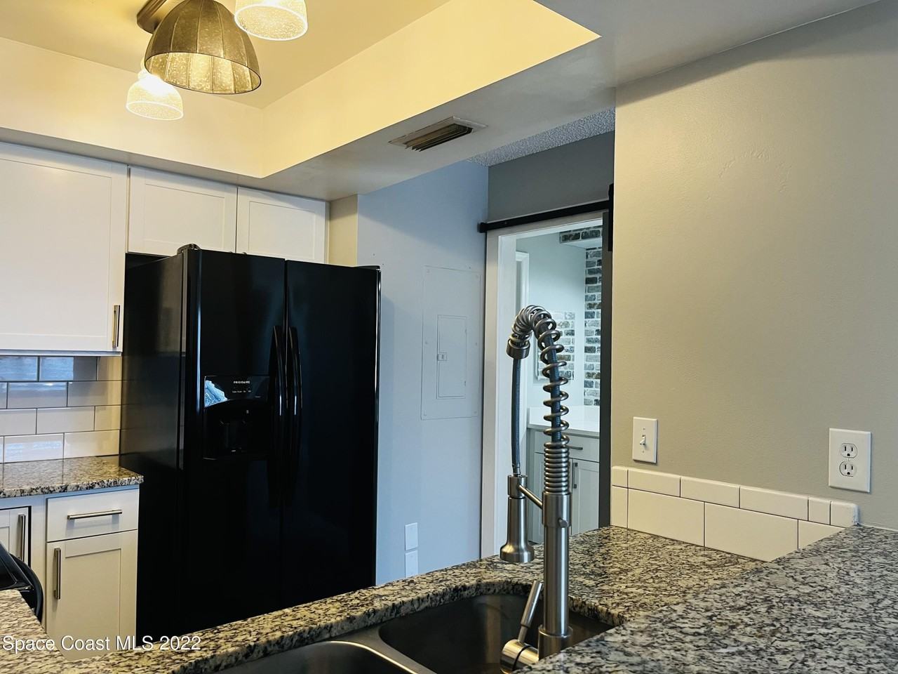 3005 Sir Hamilton Cir Unit 14 #14 - Photo 4 of 12