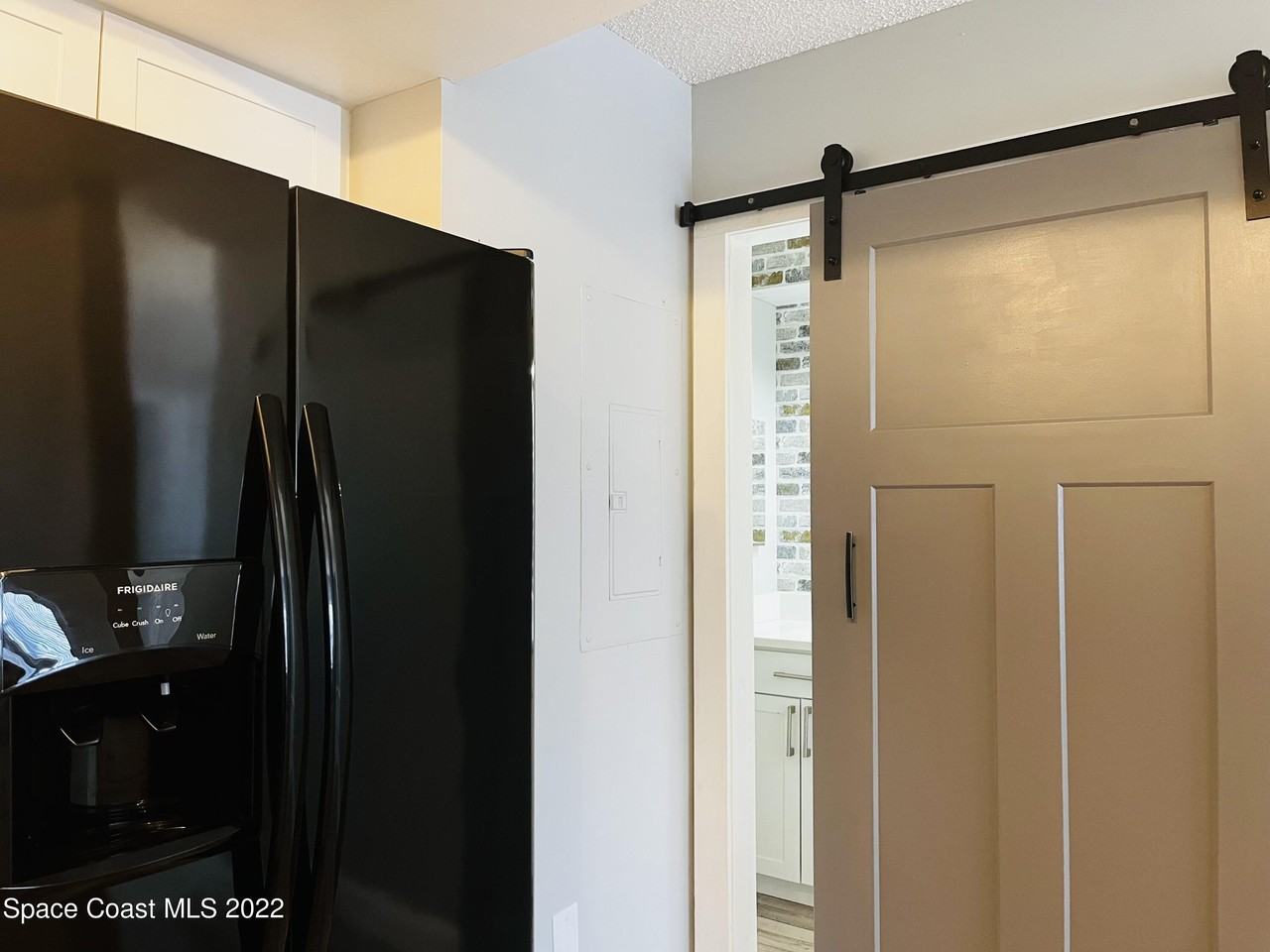 3005 Sir Hamilton Cir Unit 14 #14 - Photo 5 of 12