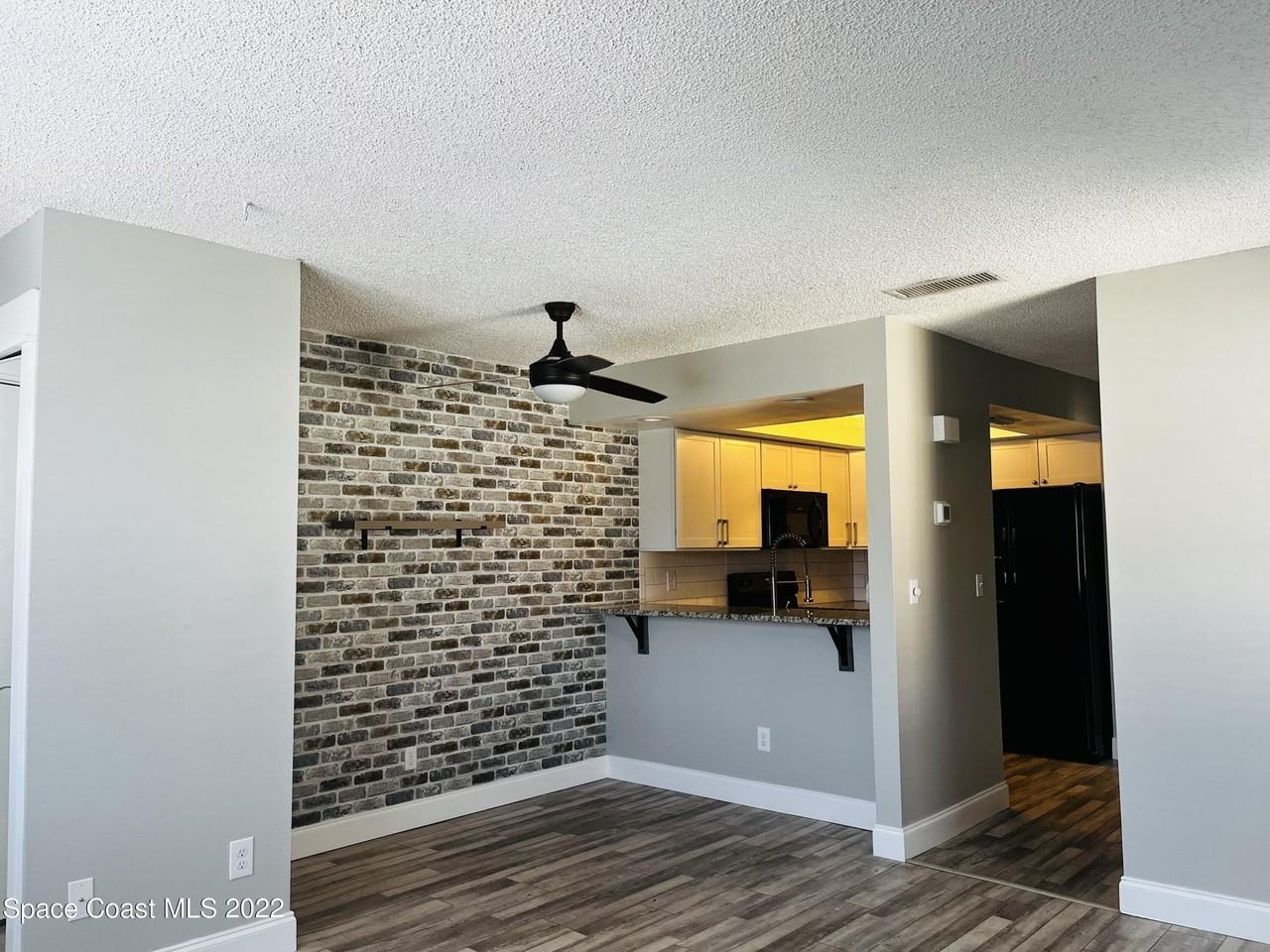 3005 Sir Hamilton Cir Unit 14 #14 - Photo 6 of 12