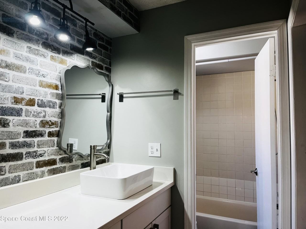 3005 Sir Hamilton Cir Unit 14 #14 - Photo 7 of 12