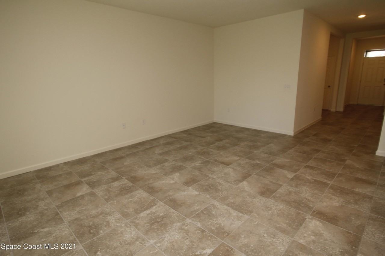 896 Old Country Rd Se - Photo 5 of 18