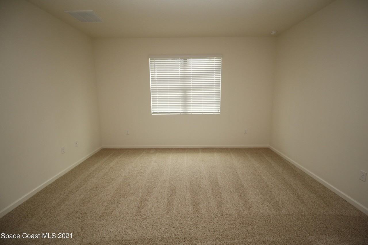 896 Old Country Rd Se - Photo 6 of 18